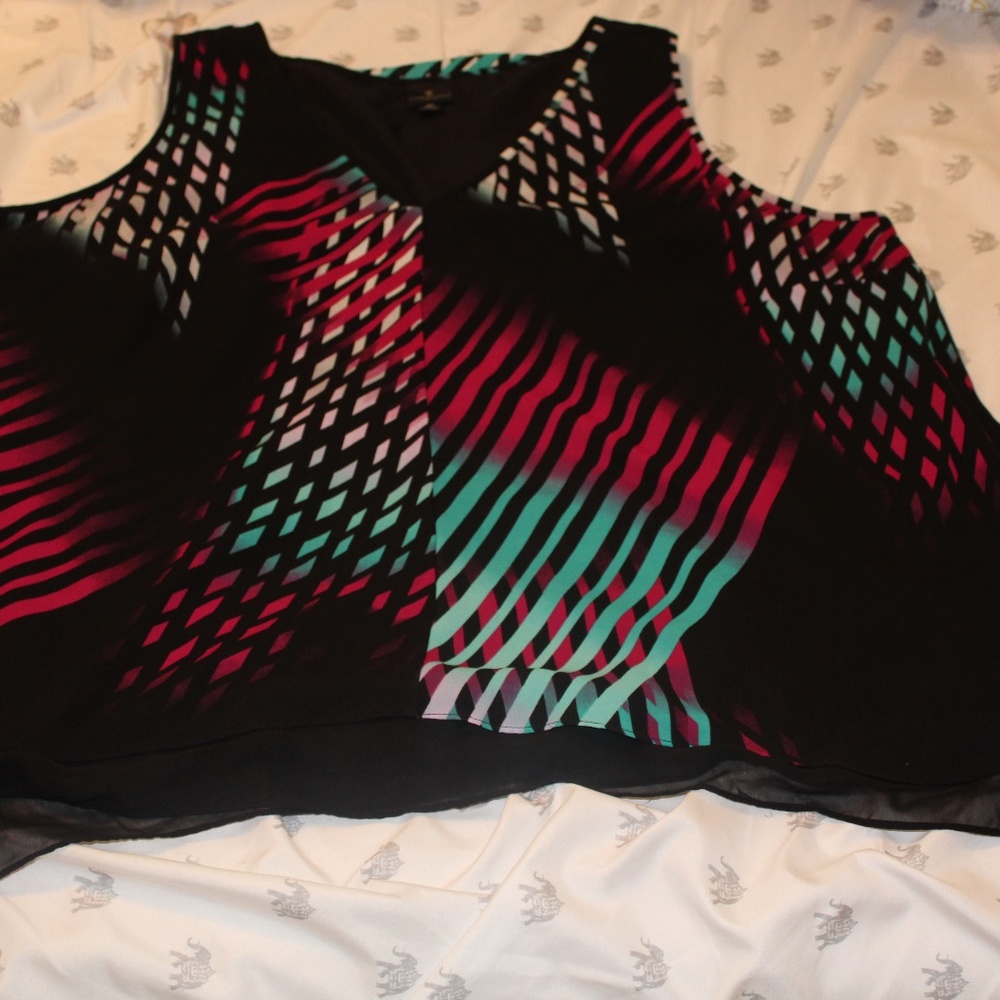 Worthington Sleeveless Sharkbite Top